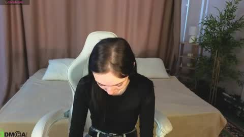 Annie online show from 04/28/26, 01:15