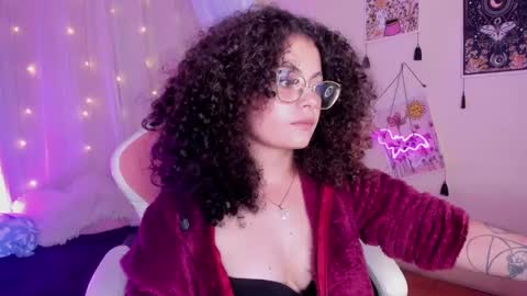 Snapshot of susan_bluee chatting on 12/27/24, 09:43 Susan online show from 12/27/24, 09:43