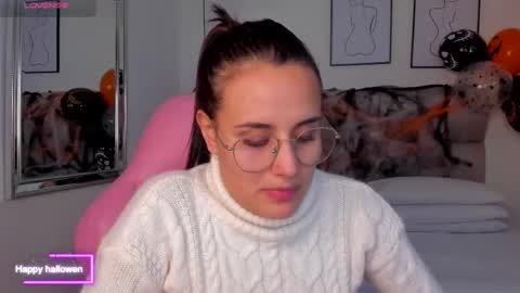 Susan online show from 10/24/25, 10:39