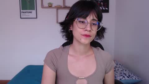 susana_w online show from 02/17/25, 08:47