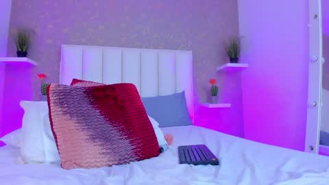 susanahenao online show from 02/05/25, 01:37