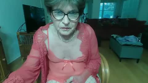 Snapshot of susanandlisa chatting on 12/18/24, 10:13 sexualsusan online show from 12/18/24, 10:13