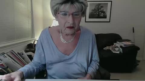 Snapshot of susanandlisa chatting on 01/29/25, 12:43 sexualsusan online show from 01/29/25, 12:43