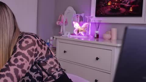 Snapshot of susanjewel chatting on 10/26/25, 11:16 SusanJewel online show from 10/26/25, 11:16