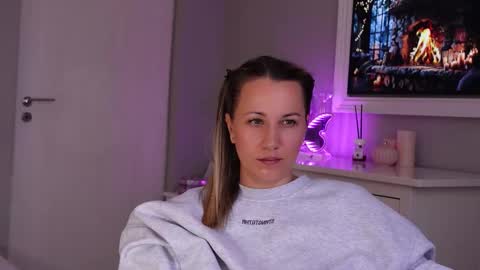 Snapshot of susanjewel chatting on 11/10/25, 08:02 SusanJewel online show from 11/10/25, 08:02