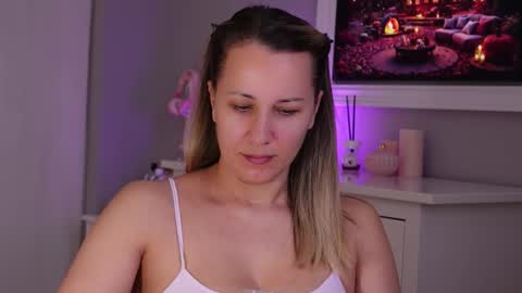 Snapshot of susanjewel chatting on 11/18/25, 08:19 SusanJewel online show from 11/18/25, 08:19