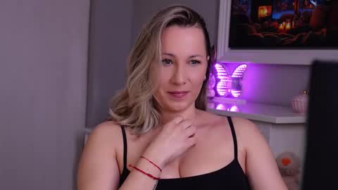 Snapshot of susanjewel chatting on 02/24/26, 08:12 SusanJewel online show from 02/24/26, 08:12