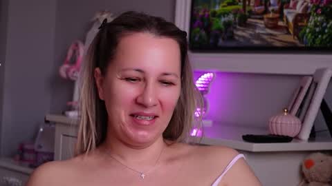 Snapshot of susanjewel chatting on 02/26/26, 07:40 SusanJewel online show from 02/26/26, 07:40