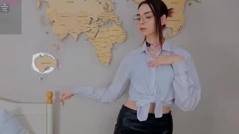 Snapshot of susannahtrojahn chatting on 02/16/26, 03:19 susannahtrojahn online show from 02/16/26, 03:19