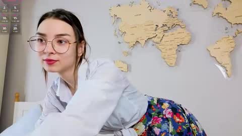 Snapshot of susannahtrojahn chatting on 02/27/26, 03:12 susannahtrojahn online show from 02/27/26, 03:12