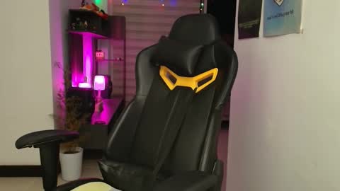 Susan Rhodes online show from 12/20/25, 01:45