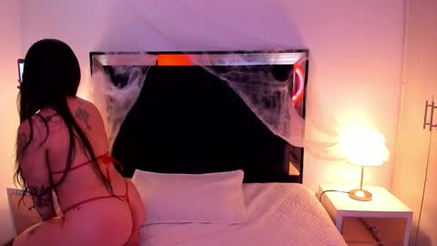 susanvilla online show from 10/15/25, 07:47