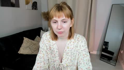 Snapshot of susie_miu chatting on 03/06/26, 06:43 SUSIE 3 online show from 03/06/26, 06:43