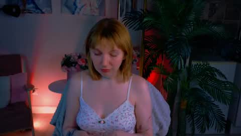 Snapshot of susie_miu chatting on 03/17/26, 05:44 SUSIE 3 online show from 03/17/26, 05:44