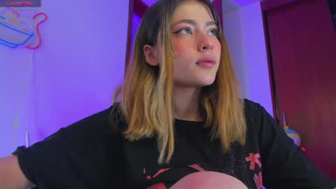 Snapshot of susssan_ferry chatting on 02/07/25, 03:55 Susy online show from 02/07/25, 03:55