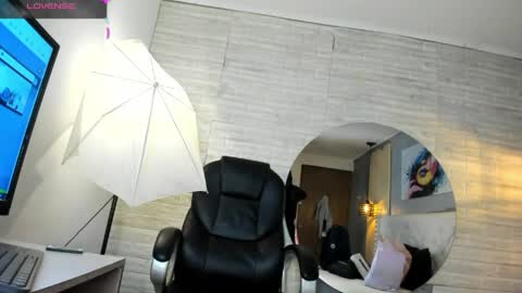 Snapshot of sussy__stone chatting on 03/31/26, 11:43 online show from 03/31/26, 11:43