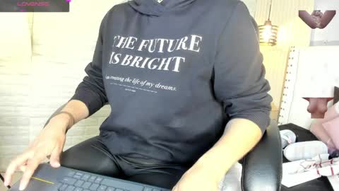Snapshot of sussy__stone chatting on 04/09/26, 11:48 online show from 04/09/26, 11:48