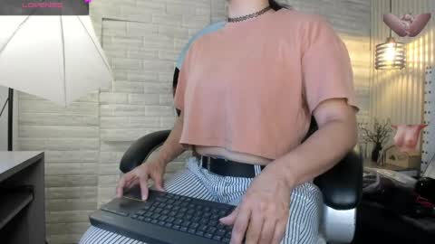 Snapshot of sussy__stone chatting on 04/11/26, 11:36 online show from 04/11/26, 11:36