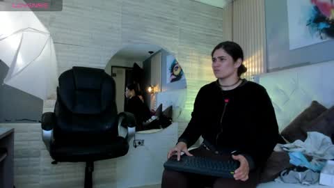 Snapshot of sussy__stone chatting on 04/17/26, 11:46 online show from 04/17/26, 11:46