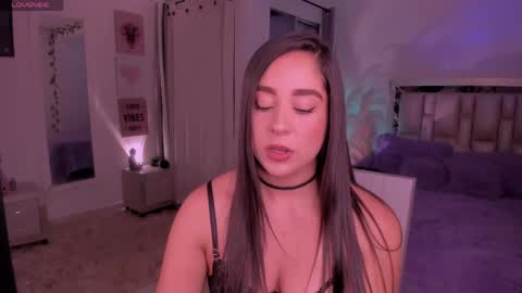Snapshot of sussy_bell_ chatting on 05/13/26, 01:03 sussy_bell_ online show from 05/13/26, 01:03