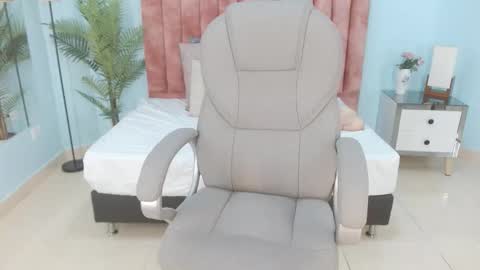 sussy leon online show from 11/20/25, 03:50