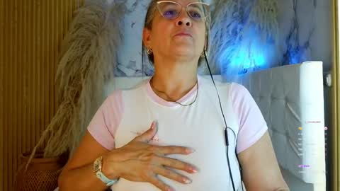 Snapshot of sussy_perez_ chatting on 05/19/26, 03:46 Sussy online show from 05/19/26, 03:46