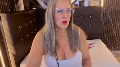 Snapshot of sussy_perez_ chatting on 05/24/26, 03:00 Sussy online show from 05/24/26, 03:00