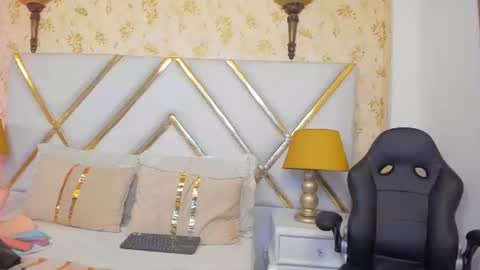 sussyfoxx_ online show from 06/17/26, 06:53