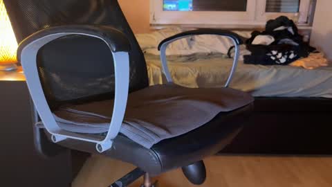 Snapshot of sutlac90 chatting on 12/23/24, 01:18 sutlac90 online show from 12/23/24, 01:18