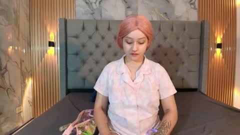 suxan_white online show from 10/05/25, 11:41