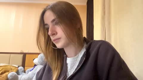 Snapshot of suzannetigerino chatting on 06/06/26, 01:38 Emila online show from 06/06/26, 01:38
