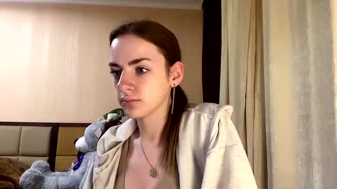 Snapshot of suzannetigerino chatting on 06/30/26, 07:31 Emila online show from 06/30/26, 07:31