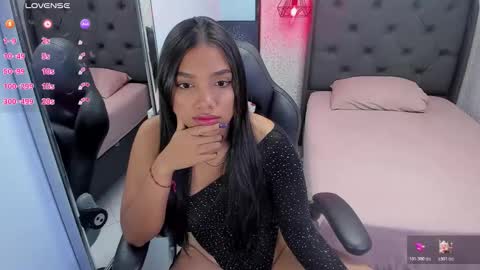 S U Z E T  online show from 11/24/25, 07:35