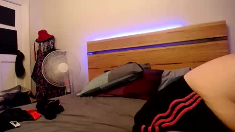 Snapshot of suziestardust chatting on 01/09/26, 11:35 suzie stardust online show from 01/09/26, 11:35