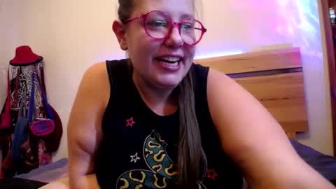 Snapshot of suziestardust chatting on 01/15/26, 03:11 suzie stardust online show from 01/15/26, 03:11