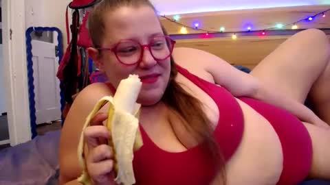 Snapshot of suziestardust chatting on 02/10/26, 12:48 suzie stardust online show from 02/10/26, 12:48