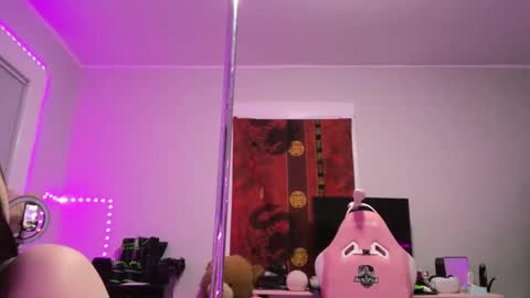 Snapshot of suzukibunny chatting on 12/21/24, 11:24 SuzukiBunny online show from 12/21/24, 11:24