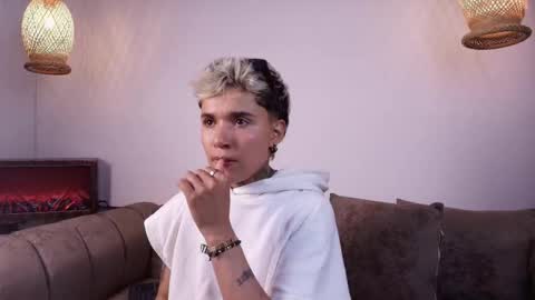 Snapshot of suzuwolf_dim chatting on 11/11/25, 06:57 suzuwolf_dim online show from 11/11/25, 06:57