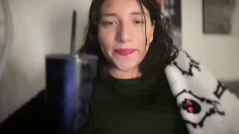 Snapshot of suzyishellawet chatting on 10/27/25, 04:05 Suzy online show from 10/27/25, 04:05