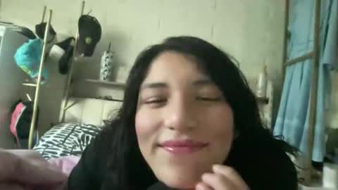 Snapshot of suzyishellawet chatting on 11/15/25, 07:54 Suzy online show from 11/15/25, 07:54