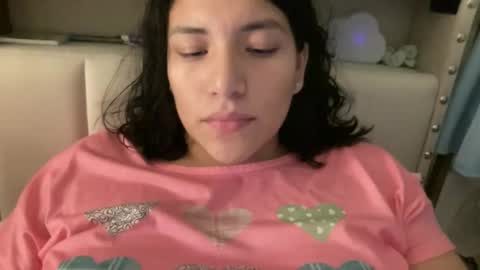 Snapshot of suzyishellawet chatting on 11/17/25, 04:07 Suzy online show from 11/17/25, 04:07