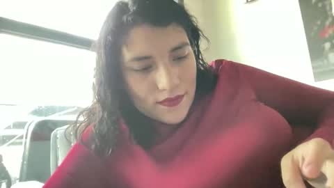 Snapshot of suzyishellawet chatting on 11/17/25, 08:58 Suzy online show from 11/17/25, 08:58