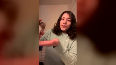 Snapshot of suzyishellawet chatting on 02/26/26, 04:06 Suzy online show from 02/26/26, 04:06