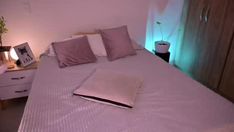 Snapshot of sw_sofi chatting on 09/19/25, 02:13 Sofis schedule 10pm until 4am GMT-5 online show from 09/19/25, 02:13