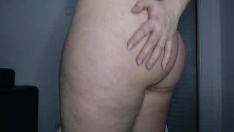 sweat_mia online show from 02/19/25, 11:36