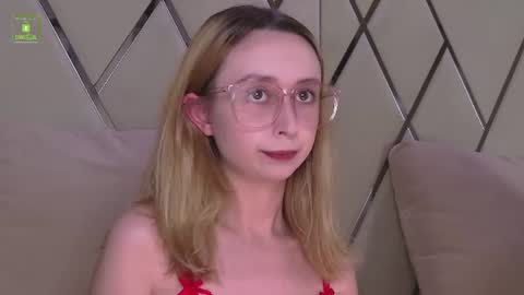 Snapshot of sweatee_fluff chatting on 07/07/26, 09:08 RACHEL online show from 07/07/26, 09:08
