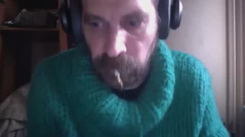 Snapshot of sweaterboy666 chatting on 02/14/25, 11:31 sweaterboy666 online show from 02/14/25, 11:31