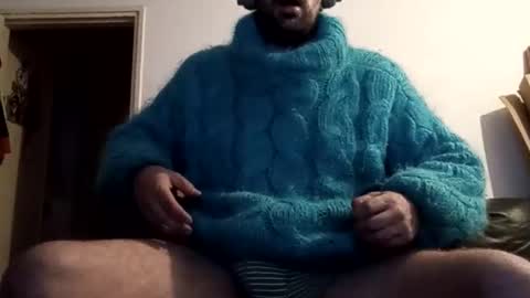 Snapshot of sweaterboy666 chatting on 10/22/25, 06:13 sweaterboy666 online show from 10/22/25, 06:13