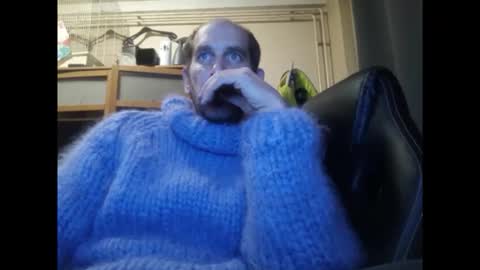 Snapshot of sweaterboy666 chatting on 11/06/25, 02:45 sweaterboy666 online show from 11/06/25, 02:45