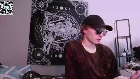 Snapshot of sweathome chatting on 10/15/25, 09:20 sweaties3 online show from 10/15/25, 09:20